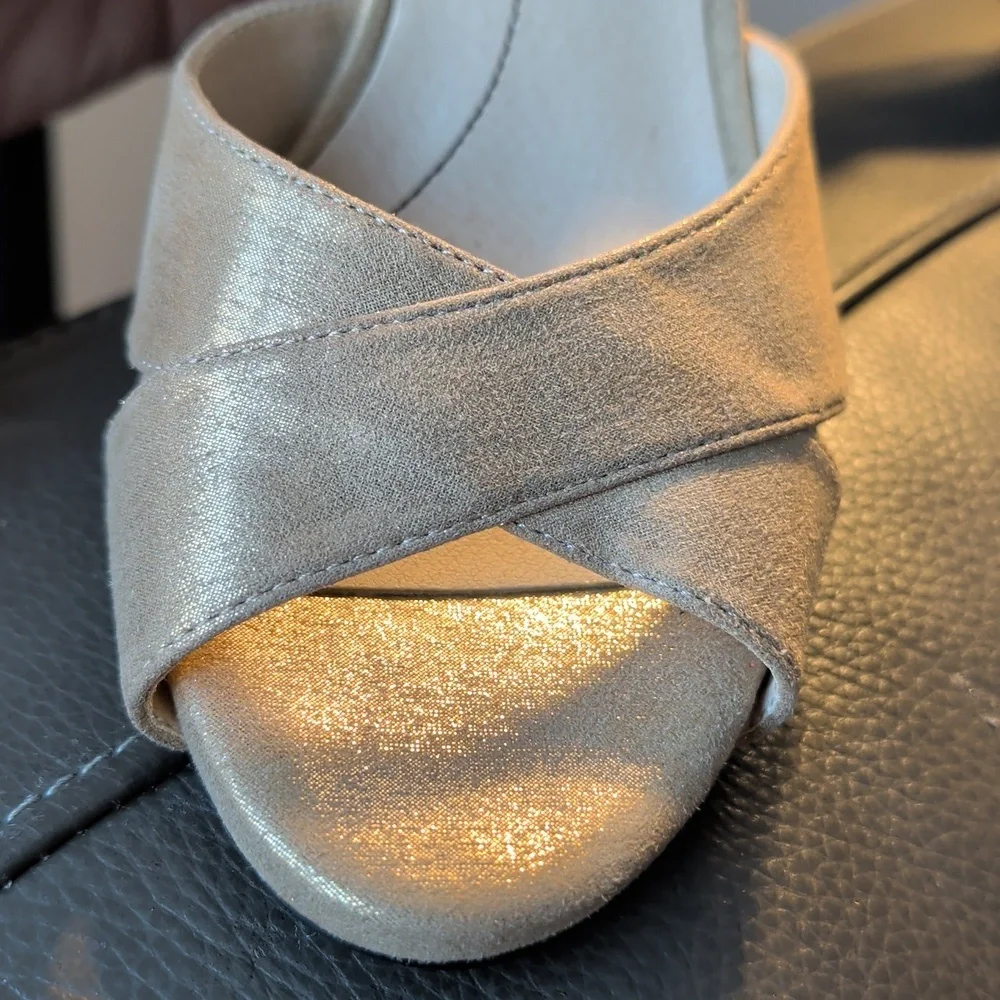 LifeStride Shimmer Gold Peep-Toe Pumps New Size 10